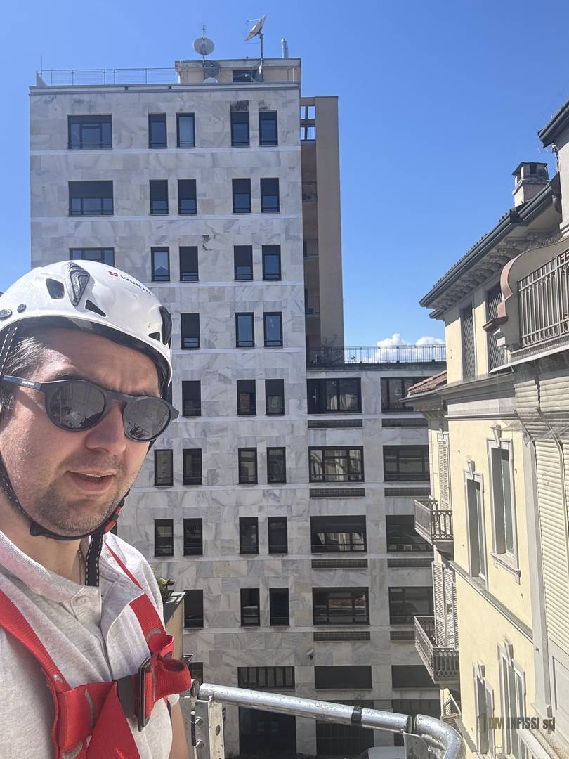 Installazione e Riparazione di Finestre, Serramenti, Porte Blindate, Zanzariere e Infissi a Torino